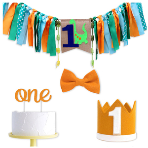 Kit Decorazioni per Primo Compleanno a Tema Dinosauri Pafu, Include un Topper per Torta, Grazioso Papillon in Feltro e un Banner per Seggiolone in Iuta - Product Image 1