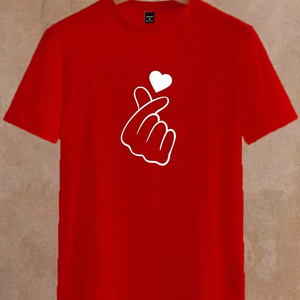 Camiseta de manga corta para hombre con estampado de gestos de manos y corazones, ideal para salidas. Directo de fábrica, personalización disponible.F10 - Product Image 1