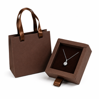 Boîte cadeau de luxe de taille personnalisable OEM pour l'emballage de produits haut de gamme et l'emballage de cadeaux de fête
