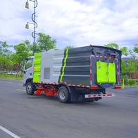 Dongfeng 4000L Camion de nettoyage des rues de la ville Camion balayeuse de route sous vide pour la piste de l'aéroport