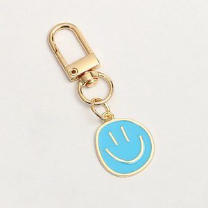 Lovely Key Bag Charms <span class=keywords><strong>7</strong></span> colores amarillo rosa azul negro Metal esmalte feliz cara sonriente llavero para mujer llavero - Product Image 5