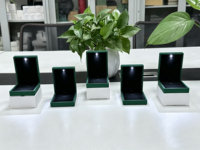 Boîte à pendentif LED vert foncé en gros, boîte à bijoux LED vert foncé, collier LED personnalisable avec logo