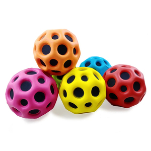Pelota de Alta Resistencia con Orificios, Pelota Suave y Rebotante, Anti-caídas, Forma de Luna, Pelota Porosa, Juguete para Niños, Interior y Exterior, Diseño Ergonómico - Product Image 4