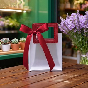 Bolsa de Regalo Transparente Esmerilada con Asa Resistente para Bodas, Cumpleaños, Navidad, Impresión de Logotipo - Product Image 5