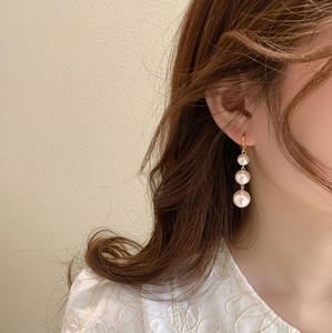 Boucles d'oreilles de luxe en perles d'eau douce Tassel Drop Dangle Huggie Boucles d'oreilles pour les femmes - Product Image 3