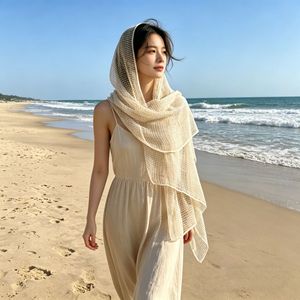 Écharpe en Soie Véritable Légère et Élégante Style Vacances, Motif Plaid Creux Polyvalent, Protection Solaire, Châle d'Extérieur pour Femme – Vente en Gros Usine - Product Image 4