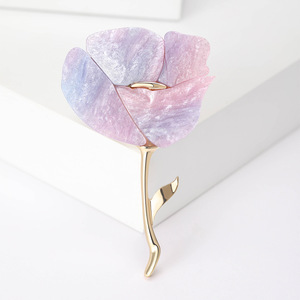 Broche de Aleación Chapado en Oro de Lujo con Diseños Personalizados para Regalo de Compromiso, Boda y Fiesta para Mujer - Product Image 3
