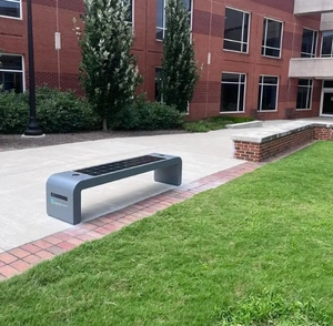 Banc de patio intelligent moderne de haute qualité, alimenté à l'énergie solaire, en acier inoxydable, étanche, pour parcs, centres commerciaux, banc solaire intelligent, banc solaire public - Product Image 3