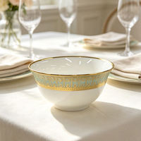 Assiette en céramique et porcelaine à motif de fleur de lotus avec bordure dorée électroplaquée, design floral en relief, passe au lave-vaisselle, luxe, banquet