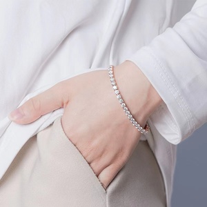 Bracelet tennis en moissanite certifiée Sier GRA 4 mm plaqué or jaune, style classique, bracelets et joncs chrétiens - Product Image 5
