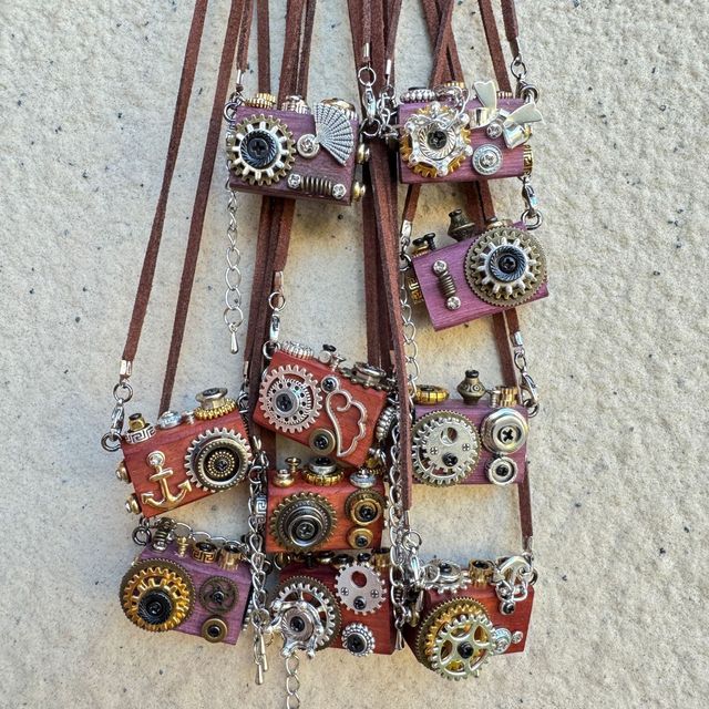 Hot-selling Vintage Style Camera Necklace for Mens Womens Photography Theme Party Accessories Delicate Camera Pendant Necklace