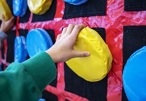 Juego educativo interactivo <span class=keywords><strong>2</strong></span> <span class=keywords><strong>en</strong></span> 1 <span class=keywords><strong>para</strong></span> niños y adultos cuatro <span class=keywords><strong>en</strong></span> una fila clásico conectar <span class=keywords><strong>2</strong></span> lados carnaval inflable Tic Tac Toe juego - Product Image 5