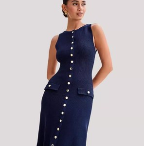 Venta al por mayor de mujeres de verano europeo y americano Casual cuello redondo sin mangas Botón de moda y sexy Vestido de punto Delgado - Product Image 2