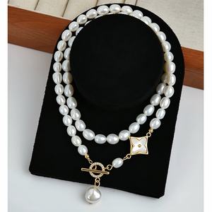 Collar de Alta Gama con Cuatro Flores y Perla Natural de Agua Dulce y Circonita, Cadena para Clavícula de Lujo Ligero, Libre de Nucleares - Product Image 1