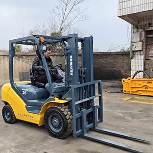 Chariots élévateurs diesel d'<span class=keywords><strong>occasion</strong></span> 2, 2,5, 3, 4, 5, 7, 10 tonnes – Prix compétitifs – TCM, Toyota, Komatsu à vendre - Product Image 1