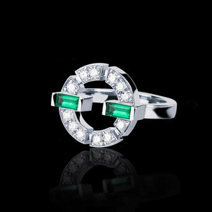 Anello con Zircone Verde Smeraldo per Donne, Elegante Gioiello da Dito in Tono Platino alla Moda - Product Image 3
