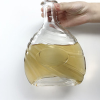 Bouteille en verre clair Brandy classique avec des lignes gravées