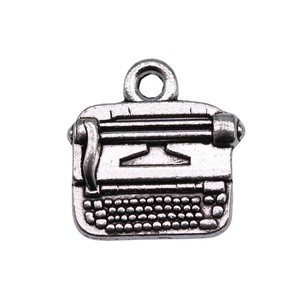 Colgante Retro <span class=keywords><strong>de</strong></span> Máquina <span class=keywords><strong>de</strong></span> <span class=keywords><strong>Escribir</strong></span> 15x14mm <span class=keywords><strong>de</strong></span> Aleación <span class=keywords><strong>de</strong></span> Zinc Plateado Antiguo para Decoración <span class=keywords><strong>de</strong></span> Marcadores <span class=keywords><strong>de</strong></span> Libros y Diarios <span class=keywords><strong>de</strong></span> Escritores - Product Image 3