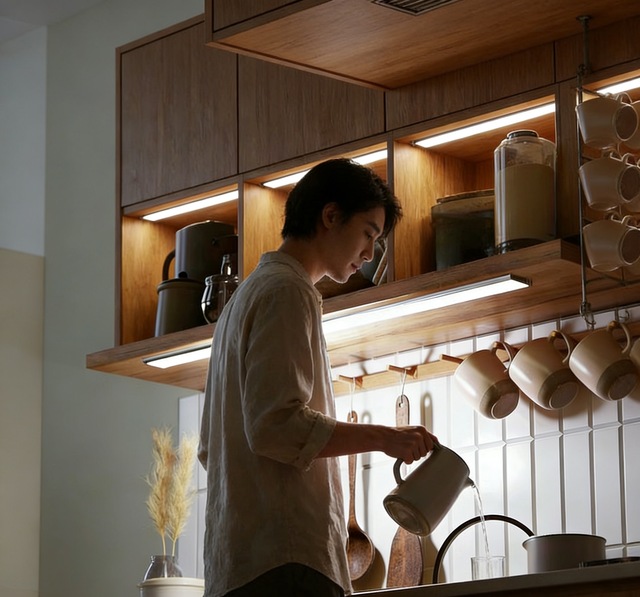 Under Cabinet Lights,104 LED Operated Motion Sensor Light Indoor,1500mAh USB Rechargeable Closet Lights,Wireless Under