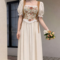 Robe longue décontractée pour femme à imprimé floral, col carré, manches courtes bouffantes, bordure en dentelle et détail corset à lacets, en tissu léger