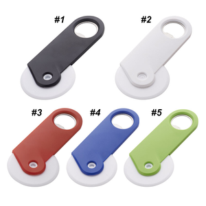 Pemotong <span class=keywords><strong>Pizza</strong></span> 2 in 1 kustom dengan pembuka botol plastik pemotong <span class=keywords><strong>Pizza</strong></span> kelas makanan roda pembuka botol bir cetak logo kustom - Product Image 2