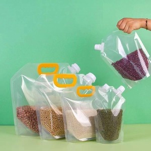 Sacs souples personnalisés de 1L, 3L, 5L de qualité alimentaire avec poignée, fond extensible et bec verseur pour eau et céréales - Product Image 1
