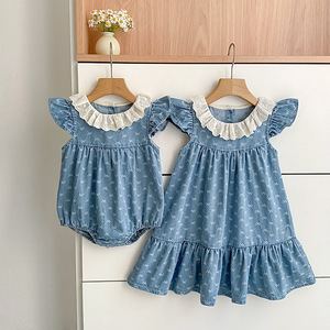 Robe d'été en jean de coton imprimée avec nœud papillon, nouveau style 2026 pour filles, barboteuse pour bébé, tenue assortie pour sœurs - Product Image 4