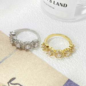 Bague de fiançailles de luxe en zircon cubique, plaquée or 18 carats, en laiton, style glamour pour femme, bagues empilables, sertissage pavé rond - Product Image 5