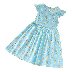 Robe <span class=keywords><strong>de</strong></span> <span class=keywords><strong>nuit</strong></span> d'été pour petites filles avec logo personnalisé, imprimé marguerites arc-en-ciel sur toute la surface, manches volantées et boutons au dos - Product Image 1