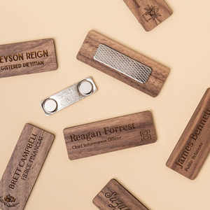 Badge con nome in metallo a forma personalizzata con codice QR inciso per i pass di sicurezza degli eventi - Product Image 6