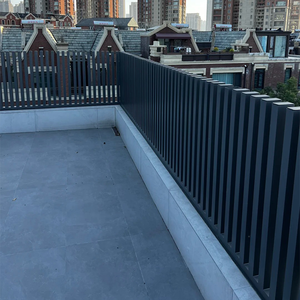 Panneau de clôture en aluminium à lattes verticales noires de haute qualité avec revêtement en poudre - Barrière de sécurité <span class=keywords><strong>moderne</strong></span> pour toit, balcon et <span class=keywords><strong>terrasse</strong></span> - Product Image 3