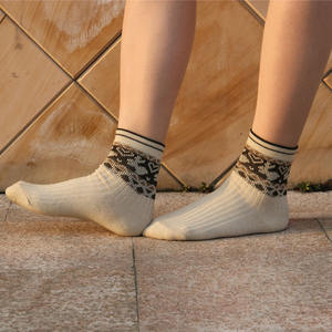 Calcetines casuales absorbentes de sudor de punto de algodón puro para mujer Love <span class=keywords><strong>Balana</strong></span> estilo Regular de invierno para estudiantes - Product Image 3