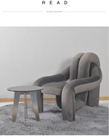 Fauteuil d'appoint moderne en bouclette courbée, pièce maîtresse sculpturale de designer pour salon
