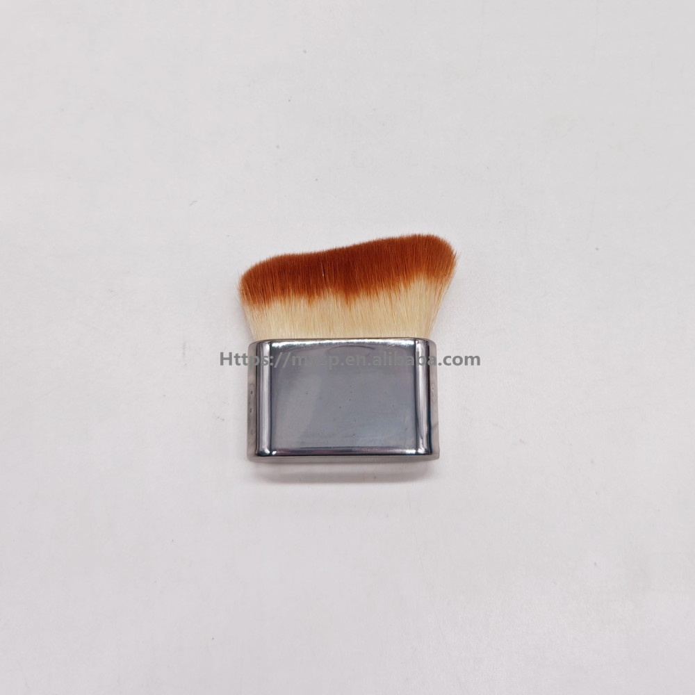 Silver handle beige hair