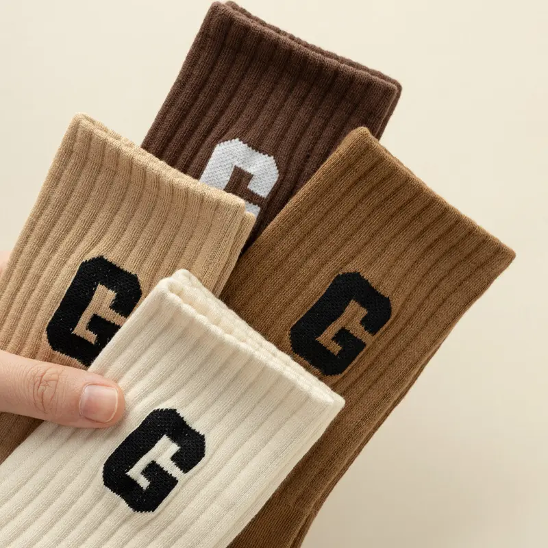 Custom Logo High Quality Winter Crew Jacquard New Letter Cute Breathable Athletic Socks Women Striped Sports Socks