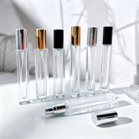 Flacon pulvérisateur de parfum carré en verre vide de 10 ml avec logo personnalisé, atomiseur rechargeable, couvercle en aluminium estampé à chaud, papier personnalisé