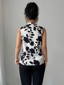 Blus Kasual Wanita Diskon Musim Panas Atasan Bermotif Bernapas Kerah V Satu Ukuran Cocok untuk Semua Cocok untuk Kerja - Product Image 2