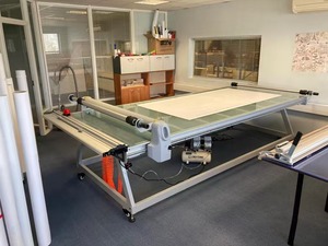 Table de laminage manuelle à plat 4*8 pieds LK1325 pour panneaux de signalisation en PVC, bois, papier, plastique et film - Product Image 3