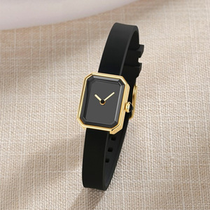 Bracelet en silicone rectangulaire élégant et minimaliste haut de gamme, noir et or, en quartz sucré, pour femmes - Product Image 4