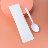 Cuillère jetable en gros Emballage indépendant de cuillères en plastique de qualité alimentaire pour crème glacée à dessert résistant aux hautes températures