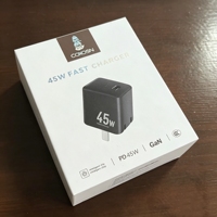Boîte de vente au détail personnalisée en gros, recyclable, chargeur rapide PD 45W, boîte de luxe couleur, logo en relief, solution d'emballage écologique
