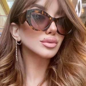 Gafas de Sol de Moda Retro 2022, Montura Ancha Negra, Protección UV400, Estilo Ojo de Gato Pequeño para Mujer - Product Image 4