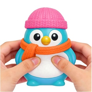 Juguete Antiestrés de Silicona Suave con Forma de Pingüino Luminoso de la Serie Navideña, Decoración Adorable para Escritorio - Product Image 4
