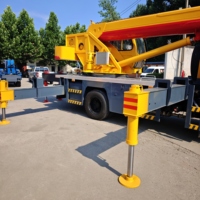 Grue à flèche hydraulique sur camion de 12 tonnes personnalisée, certifiée CE, pour le levage de pierres et la transplantation d'arbres en aménagement paysager