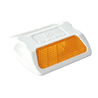 Borne de signalisation routière réfléchissante moulée par injection, fabriquée en usine, durée de vie de 5 ans, résistante à l'usure, pour la sécurité routière