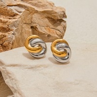 Classique Boucles d'oreilles lisses en forme de 8 en acier inoxydable plaqué or 18 carats, couleur or et argent, paire