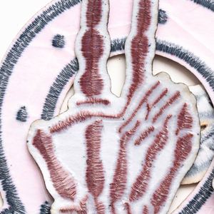 Nouveaux patchs thermocollants brodés à paillettes, motifs crâne, doigt, nœud et fer à cheval, colorés, pour vêtements - Product Image 3