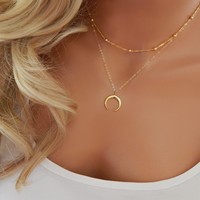 Collier en gros avec pendentif lune délicat, collier lune croissante incurvée, double chaîne dorée pour femme, bijou de soirée