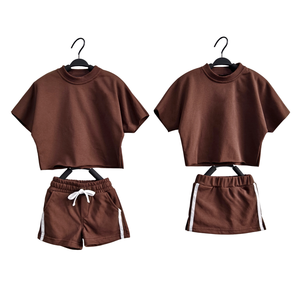 Set di Abbigliamento per <span class=keywords><strong>Bambina</strong></span> in Morbido Cotone Terry - Completo Casual con Maglietta a Maniche Corte e <span class=keywords><strong>Minigonna</strong></span> 2 Pezzi - Product Image 4