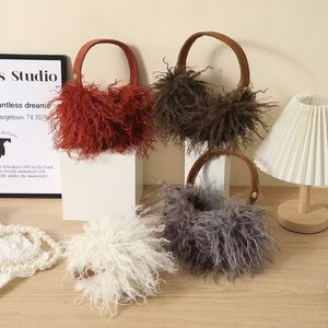 <span class=keywords><strong>Cache</strong></span>-oreilles d'hiver rétro en peluche avec pompons, style Miu, en fausse fourrure haut de gamme, <span class=keywords><strong>cache</strong></span>-oreilles tendance pour femmes, fabriqués en Chine - Product Image 2